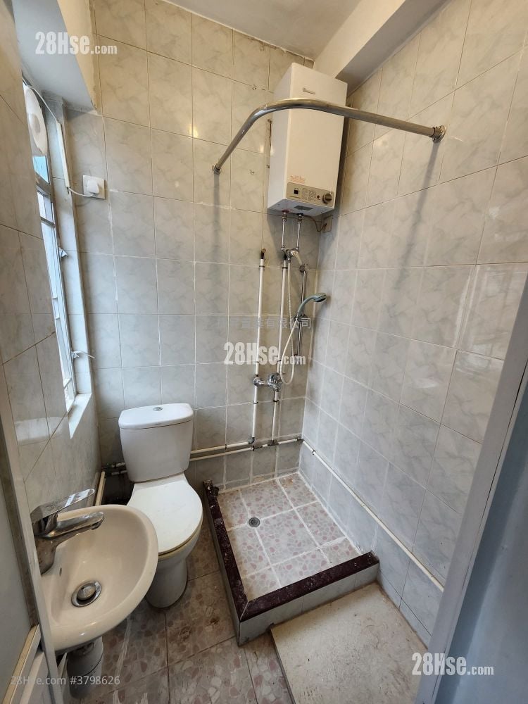 Ming Fat Building Sell 1 Bedroom , 1 Bathroom 318 ft²