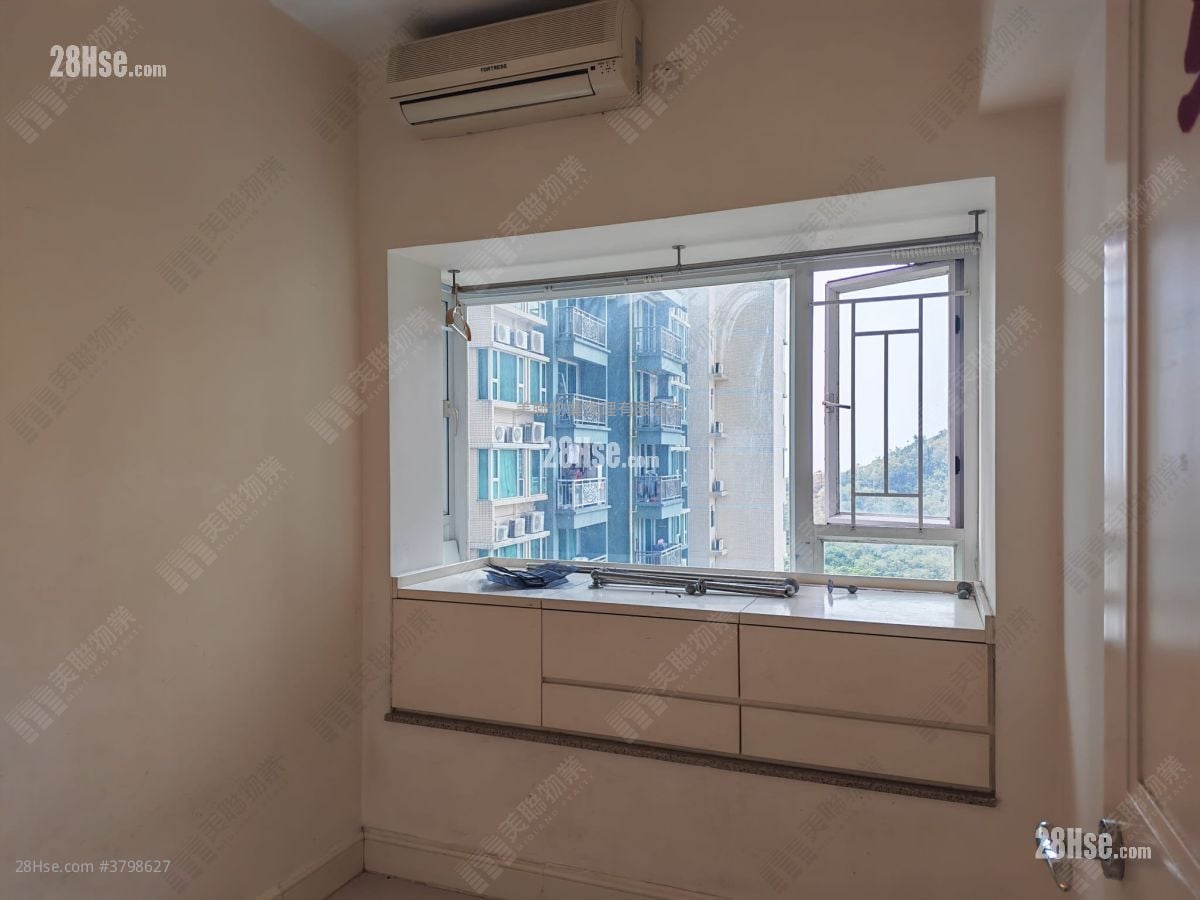 Metro Town Sell 3 Bedrooms , 1 Bathroom 594 ft²