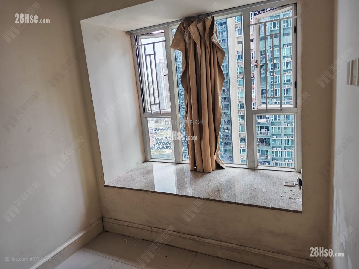 Metro Town Sell 3 Bedrooms , 1 Bathroom 594 ft²