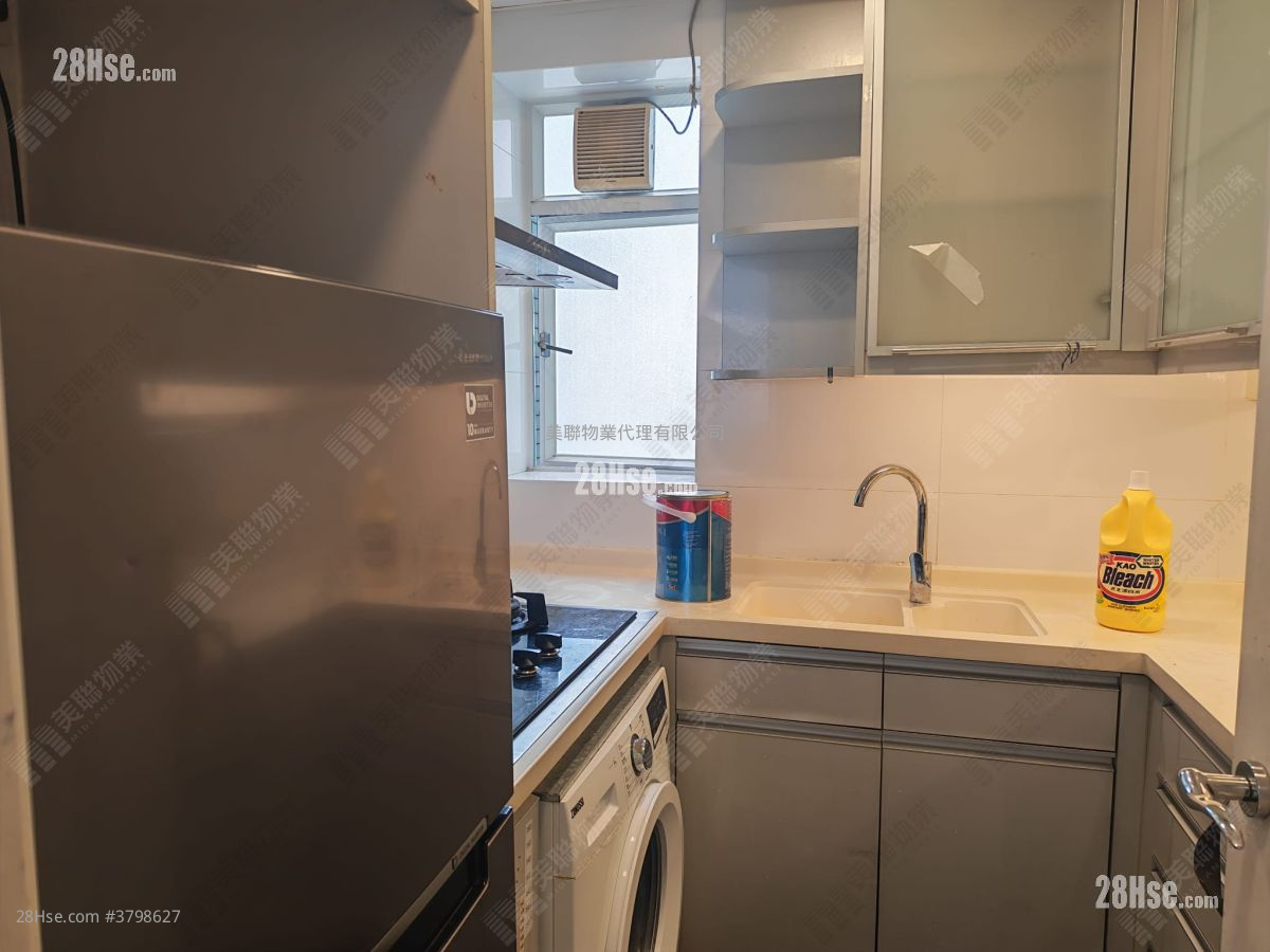 Metro Town Sell 3 Bedrooms , 1 Bathroom 594 ft²