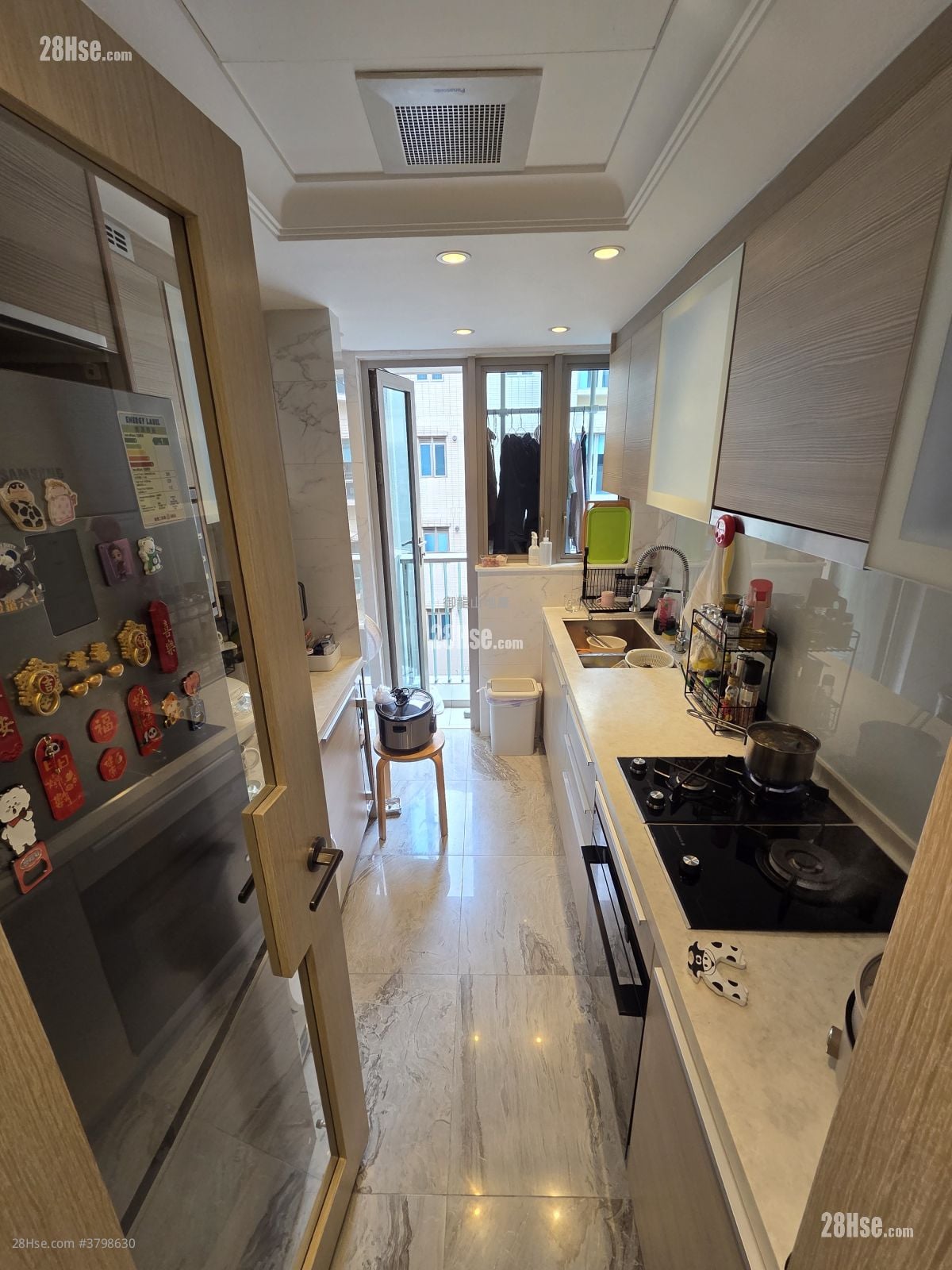 Mayfair By The Sea Rental 3 Bedrooms , 2 Bathrooms 889 ft²