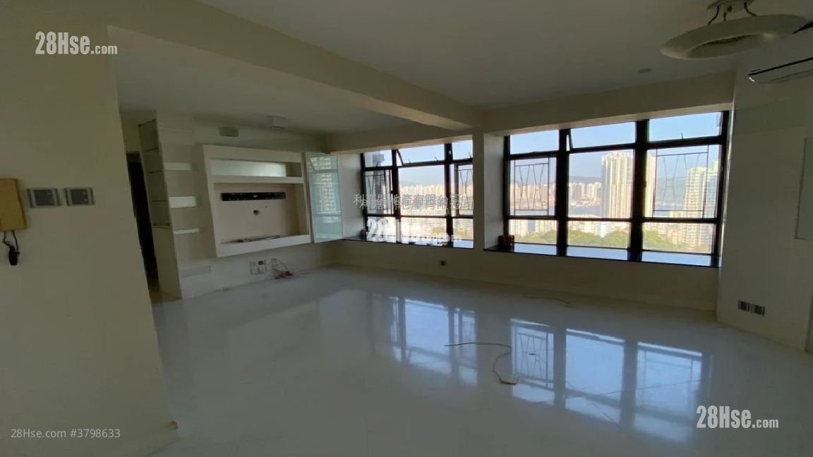 Kornhill Sell 5+ Bedrooms , 2 Bathrooms 1,120 ft²