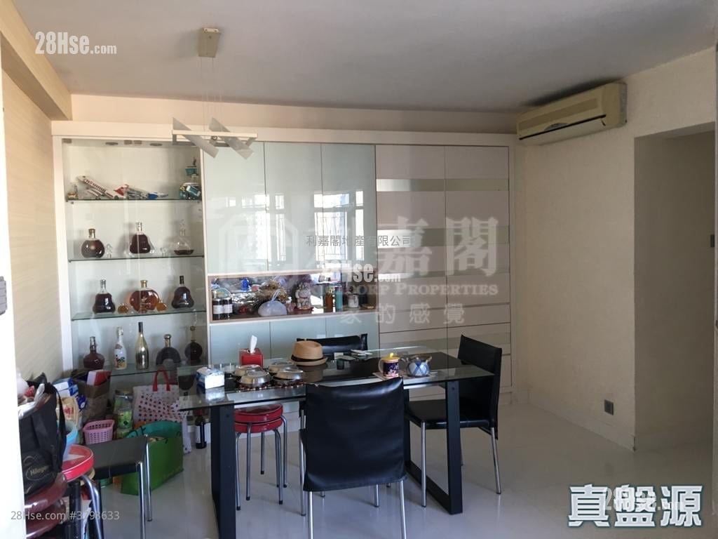 Kornhill Sell 5+ Bedrooms , 2 Bathrooms 1,120 ft²