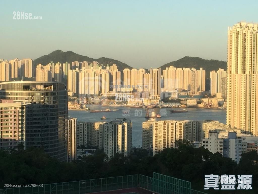 Kornhill Sell 5+ Bedrooms , 2 Bathrooms 1,120 ft²