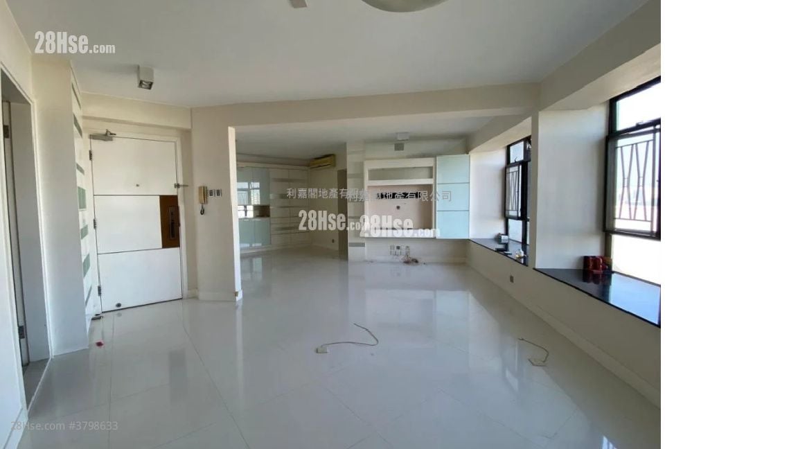 Kornhill Sell 5+ Bedrooms , 2 Bathrooms 1,120 ft²