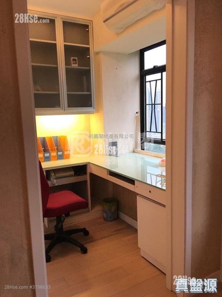 Kornhill Sell 5+ Bedrooms , 2 Bathrooms 1,120 ft²