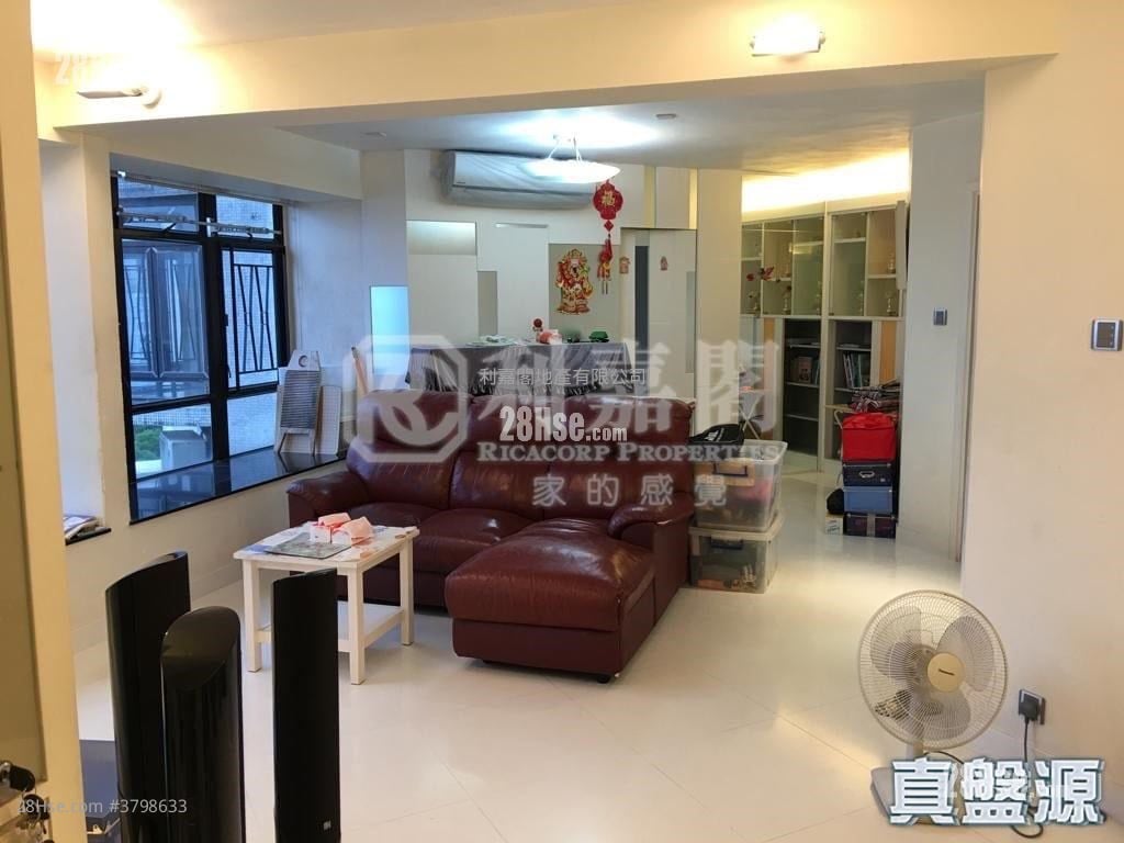 Kornhill Sell 5+ Bedrooms , 2 Bathrooms 1,120 ft²