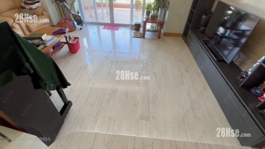 The Beverly Hills Sell 5+ Bedrooms 1,606 ft²