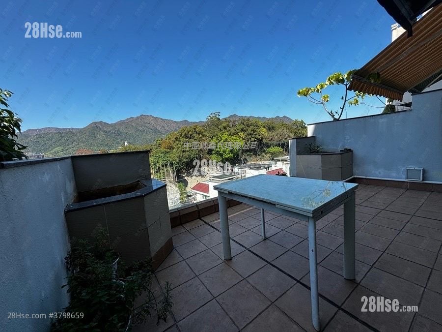 The Beverly Hills Sell 5+ Bedrooms 1,606 ft²