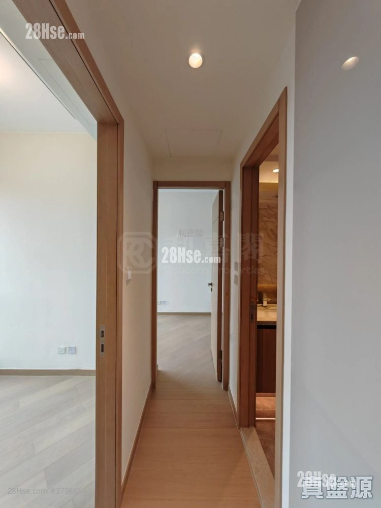 Grand Mayfair  Sell 2 Bedrooms , 1 Bathroom 445 ft²