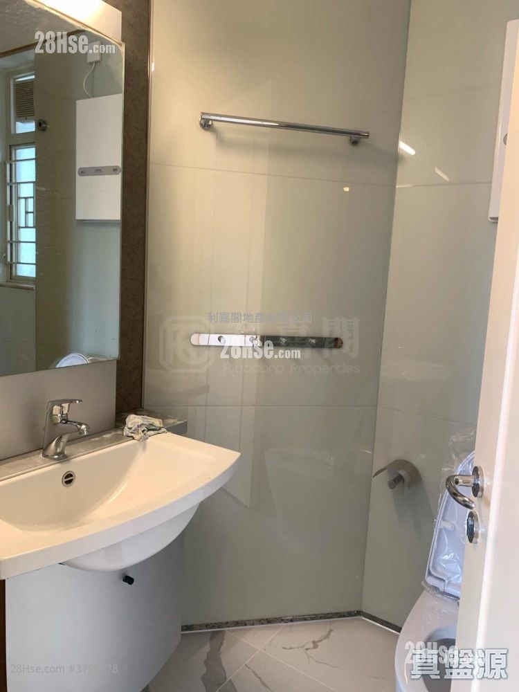 The Orchards Sell 3 Bedrooms , 2 Bathrooms 821 ft²