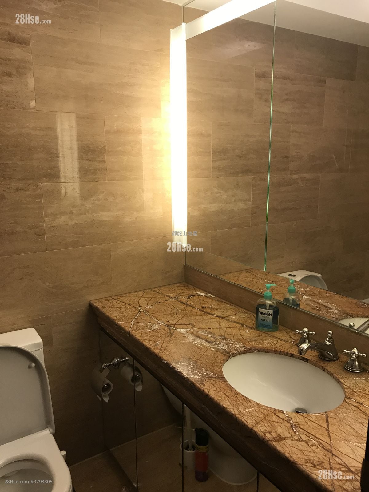 御龙山 租盘 4 房 , 3 浴室 1,254 平方尺