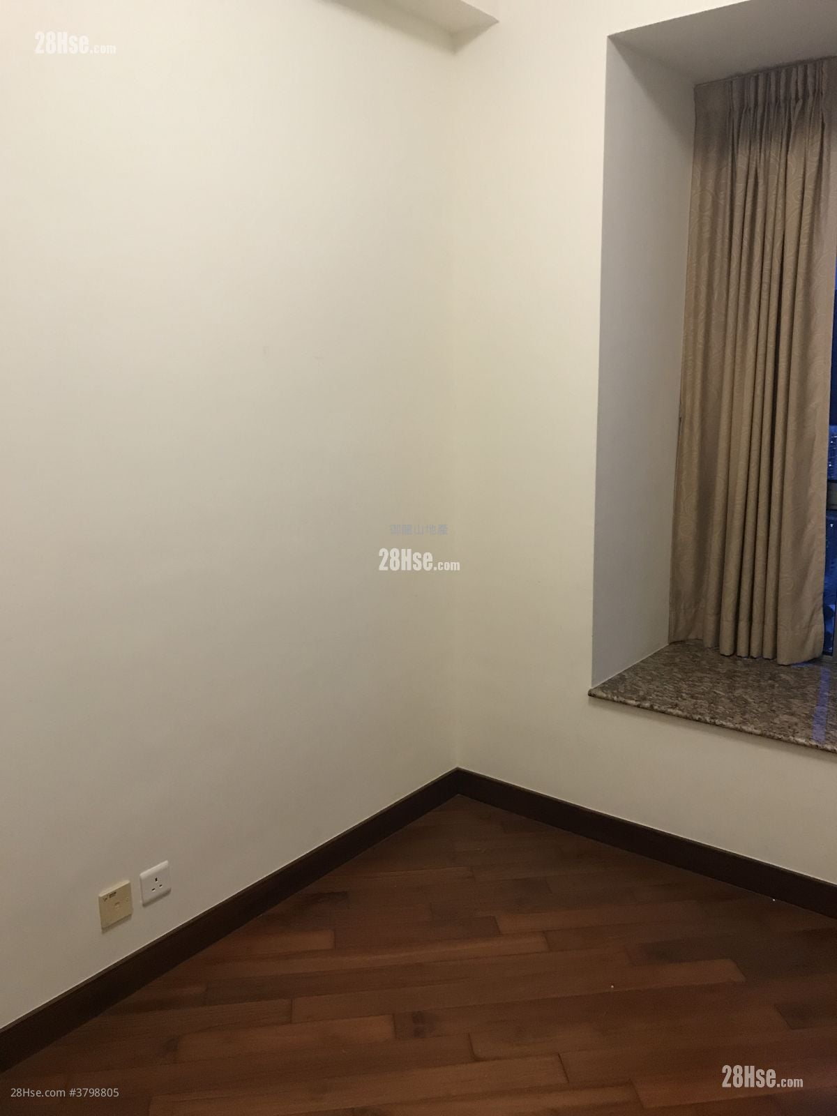 御龙山 租盘 4 房 , 3 浴室 1,254 平方尺