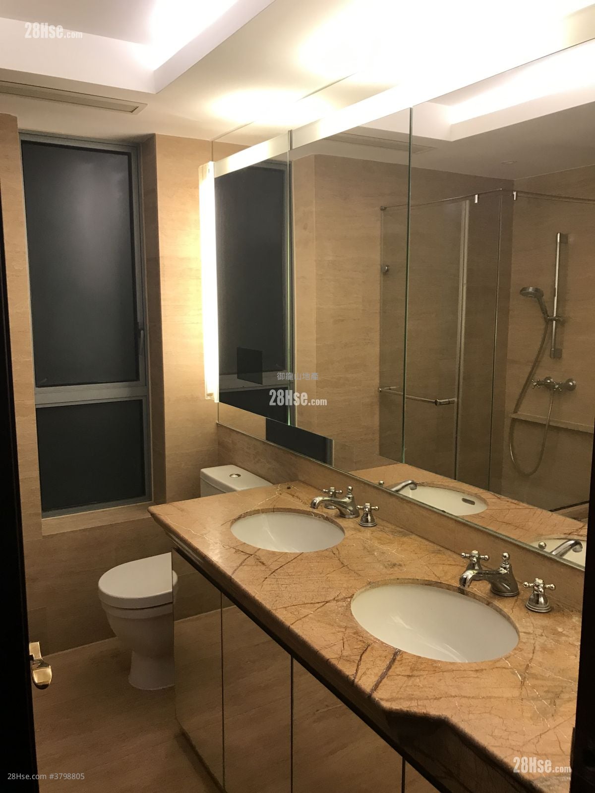 御龙山 租盘 4 房 , 3 浴室 1,254 平方尺