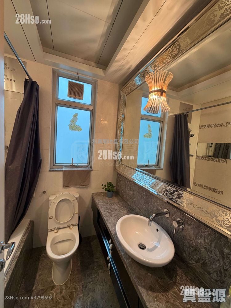 Casa 880 售盘 4 房 , 2 浴室 1,008 平方尺