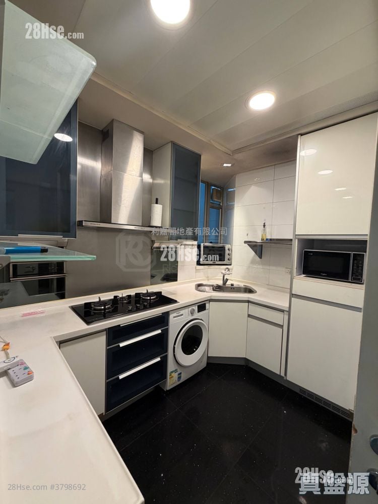 Casa 880 售盘 4 房 , 2 浴室 1,008 平方尺