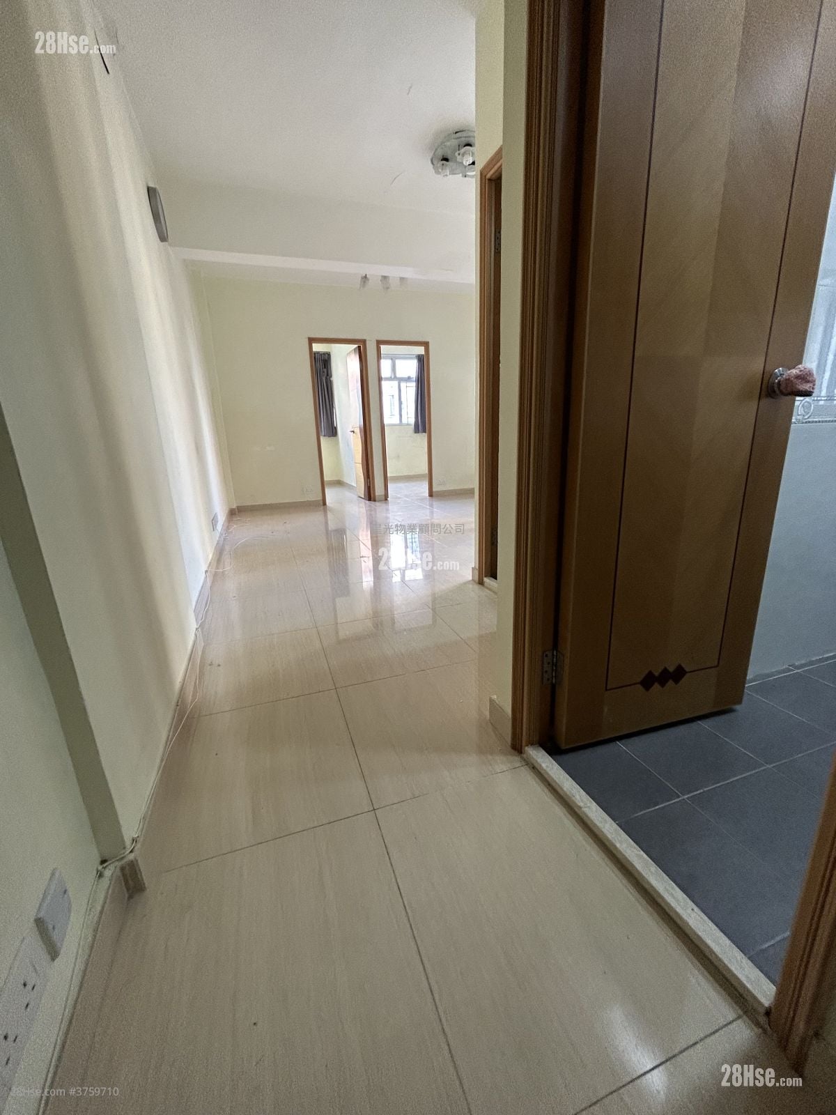 Wan Tin Building Sell 2 Bedrooms , 1 Bathroom 470 ft²