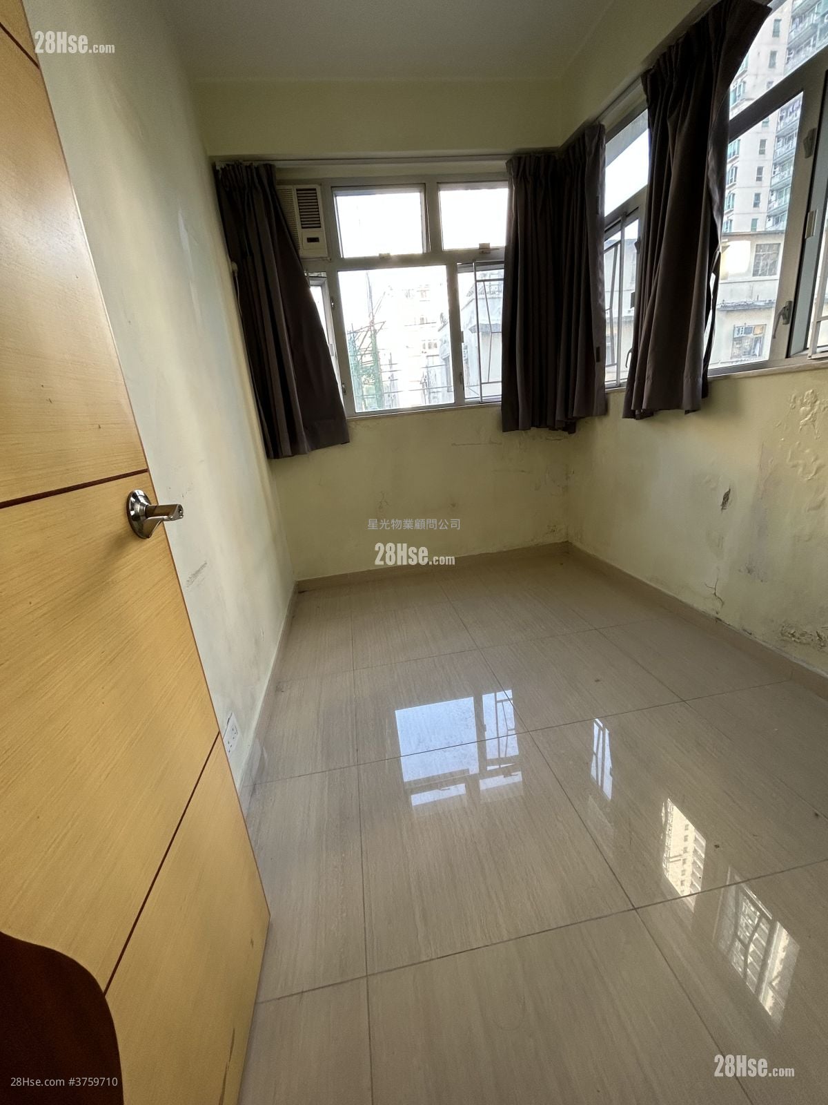 Wan Tin Building Sell 2 Bedrooms , 1 Bathroom 470 ft²