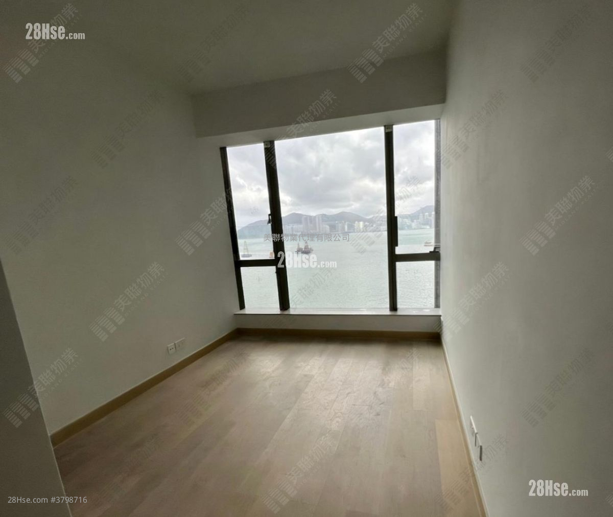 Ocean Marini Sell 3 Bedrooms 813 ft²