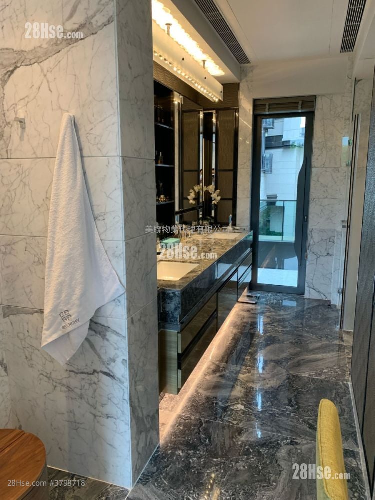 高尔夫御苑 售盘 5+ 房 , 5+ 浴室 2,602 平方尺