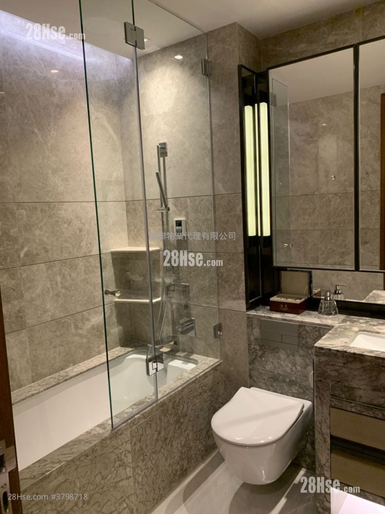 高尔夫御苑 售盘 5+ 房 , 5+ 浴室 2,602 平方尺