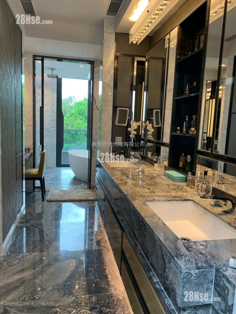 高尔夫御苑 售盘 5+ 房 , 5+ 浴室 2,602 平方尺