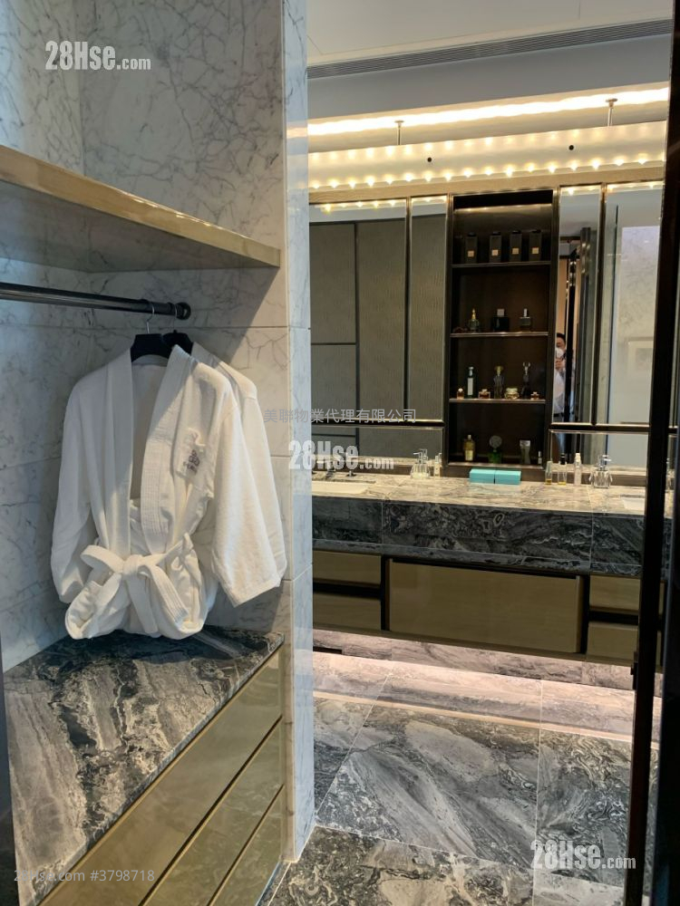 高尔夫御苑 售盘 5+ 房 , 5+ 浴室 2,602 平方尺