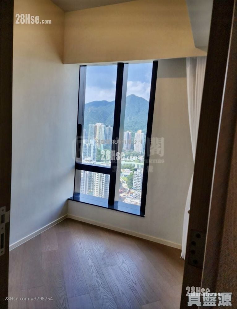 睡房 1: 柏傲庄 售盘 2 房 , 1 浴室 483 平方尺