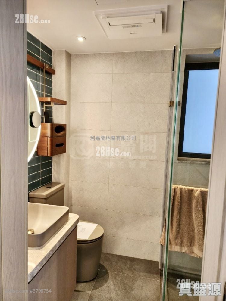 浴室: 柏傲庄 售盘 2 房 , 1 浴室 483 平方尺