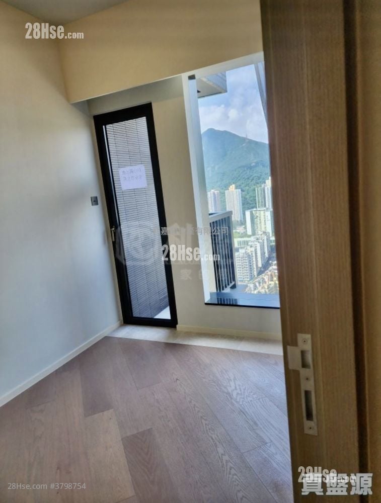 主人房: 柏傲庄 售盘 2 房 , 1 浴室 483 平方尺