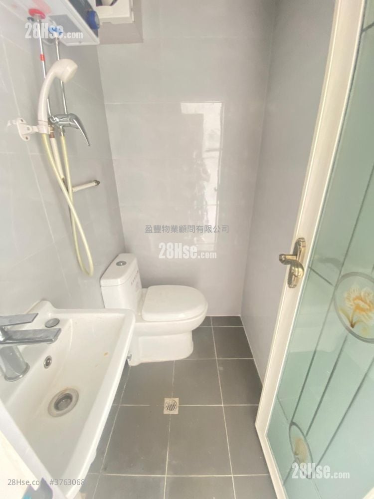 Wah To Building Sell 4 Bedrooms , 4 Bathrooms 565 ft²