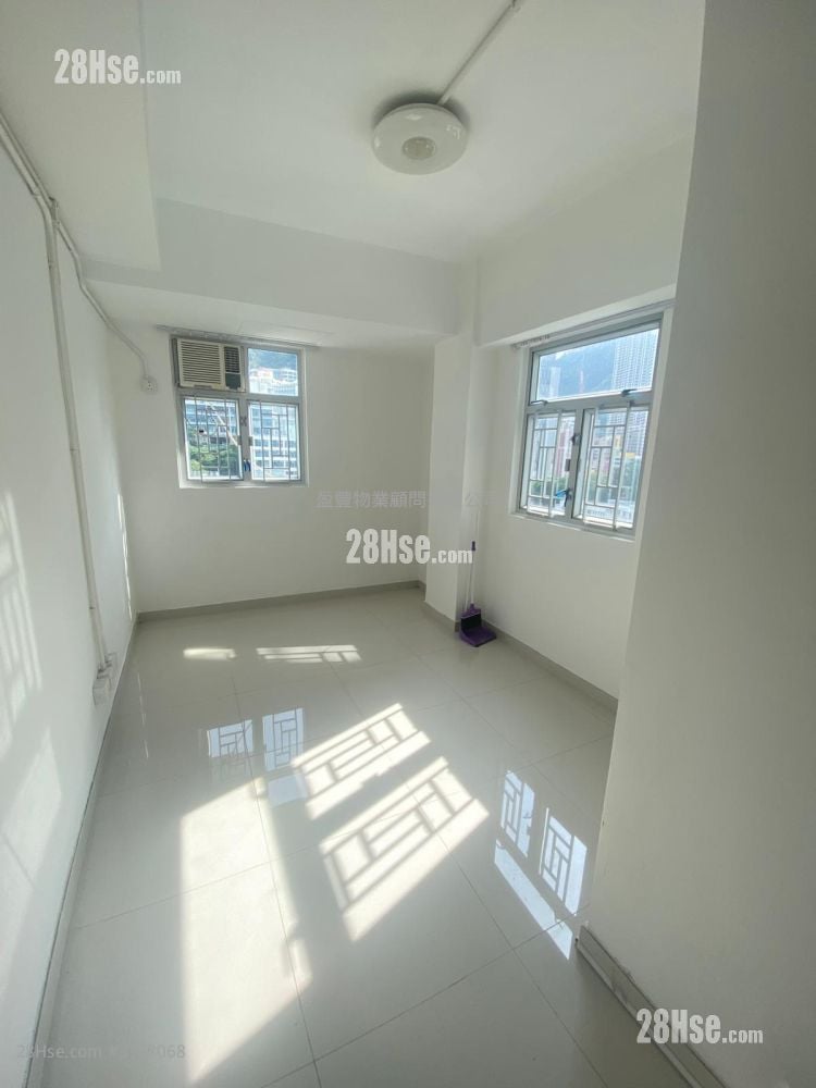 Wah To Building Sell 4 Bedrooms , 4 Bathrooms 565 ft²