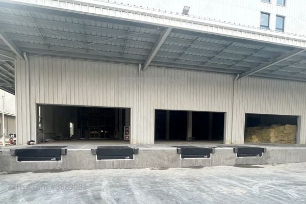 Land Rental 26,000 ft²