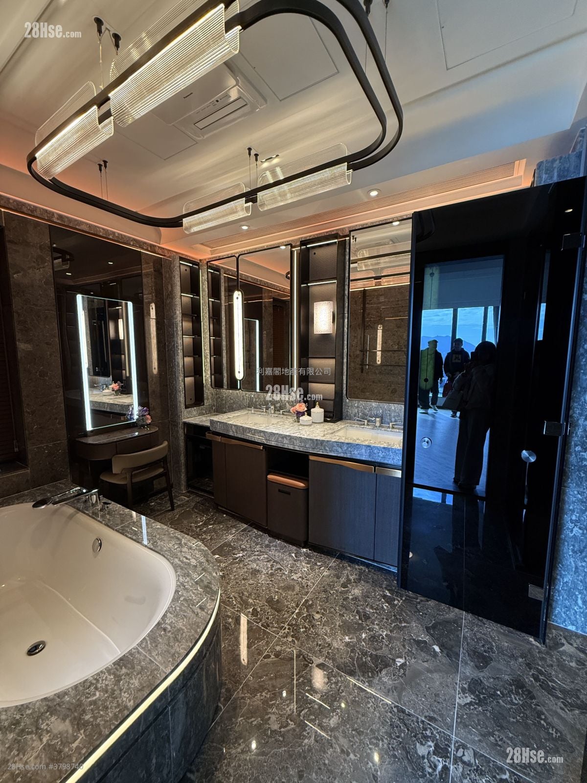 天玺天 租盘 4 房 , 3 浴室 1,993 平方尺