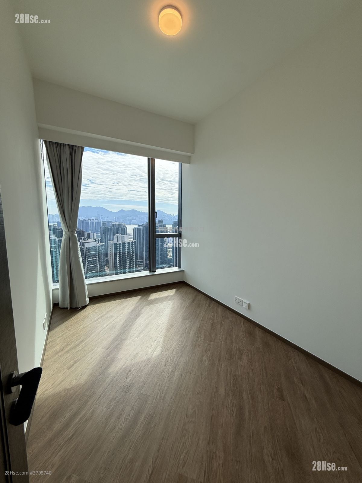 天玺天 租盘 4 房 , 3 浴室 1,993 平方尺