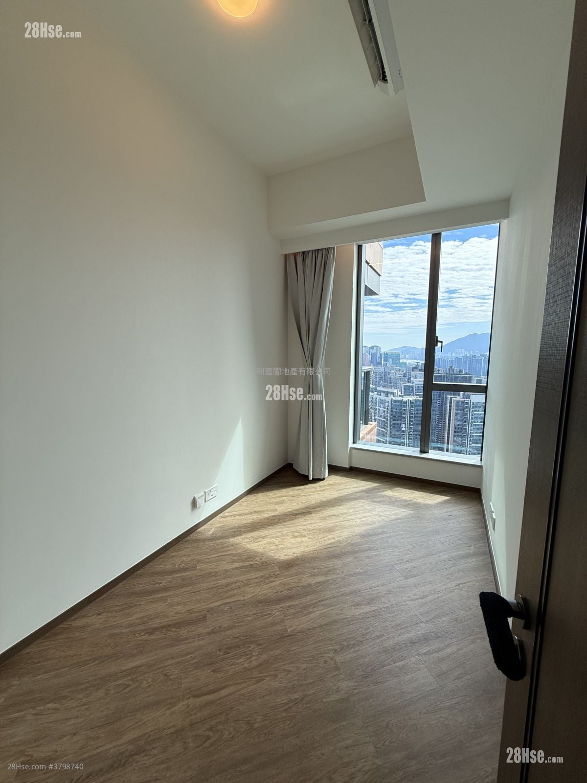 天玺天 租盘 4 房 , 3 浴室 1,993 平方尺