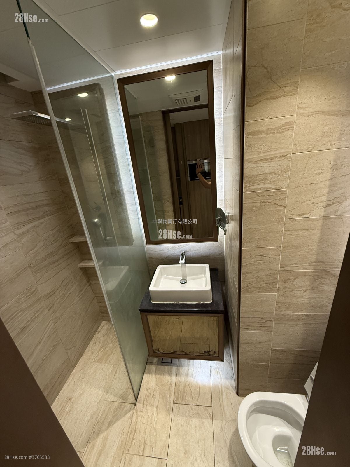 The Met. Acappella Rental Studio , 1 Bathroom 252 ft²