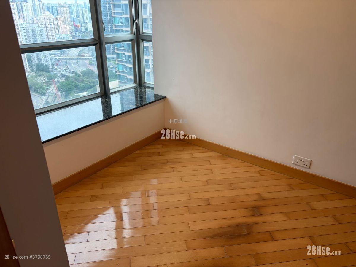 Yoho Town Sell 2 Bedrooms 433 ft²