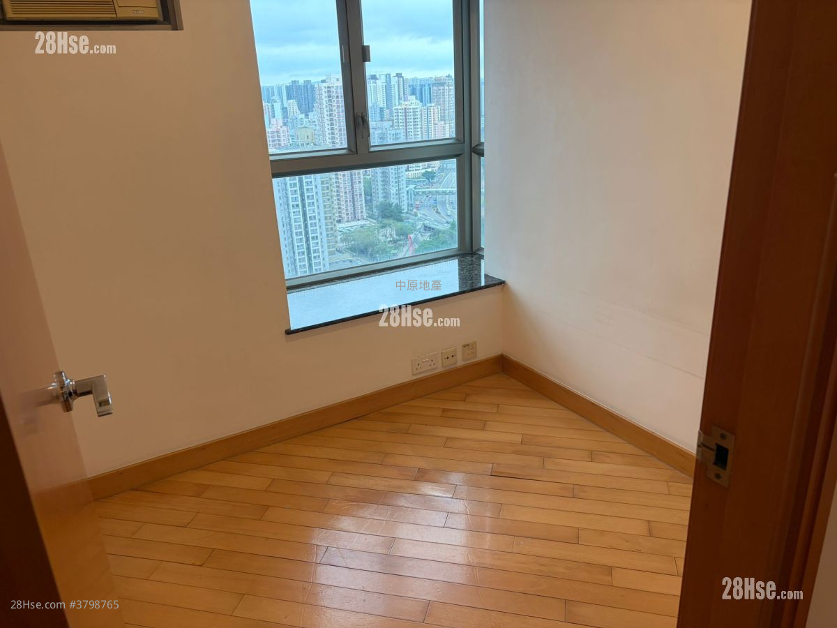 Yoho Town Sell 2 Bedrooms 433 ft²