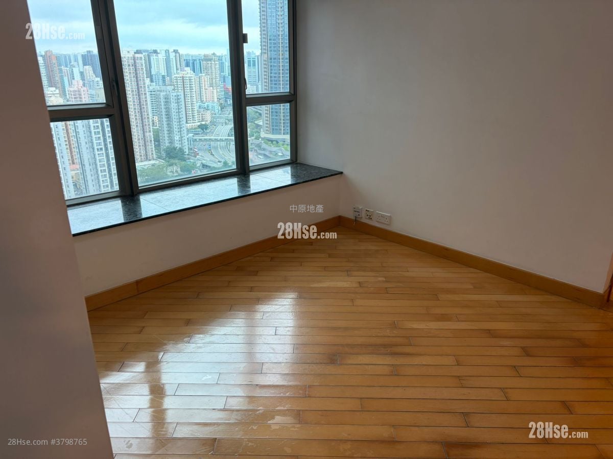 Yoho Town Sell 2 Bedrooms 433 ft²