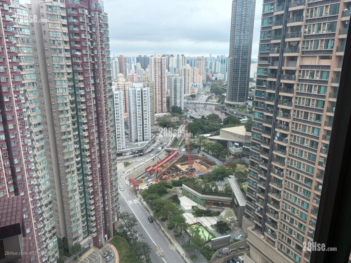 Yoho Town Sell 2 Bedrooms 433 ft²