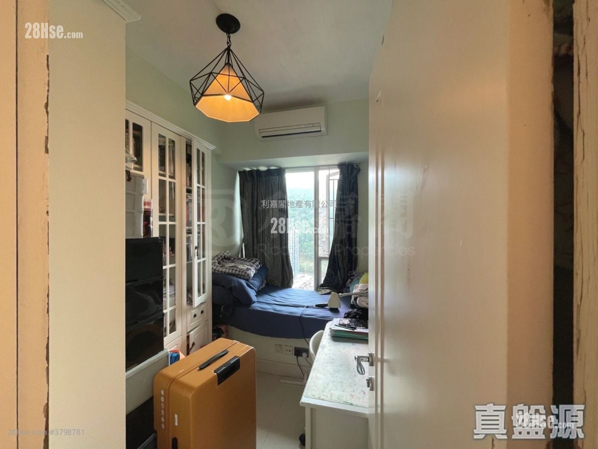 领峰 售盘 4 房 985 平方尺