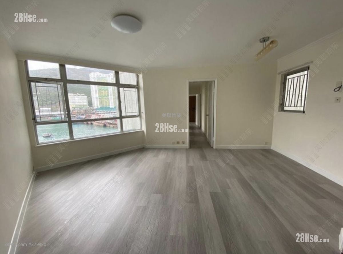 South Horizons Sell 3 Bedrooms 742 ft²