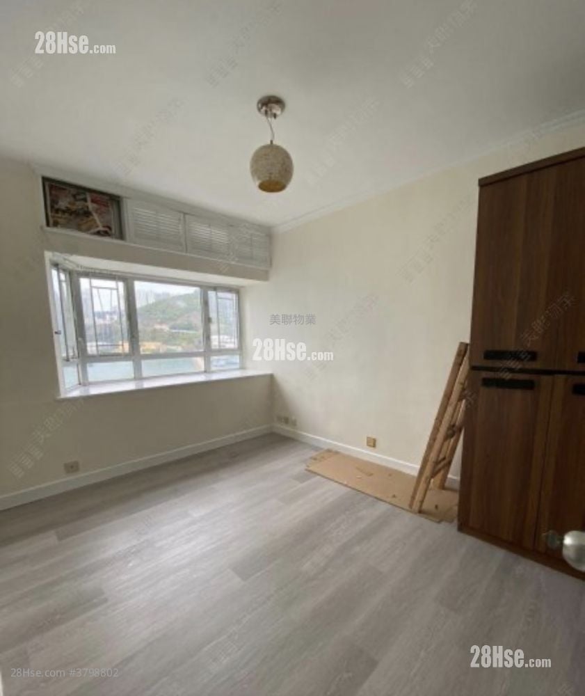 South Horizons Sell 3 Bedrooms 742 ft²