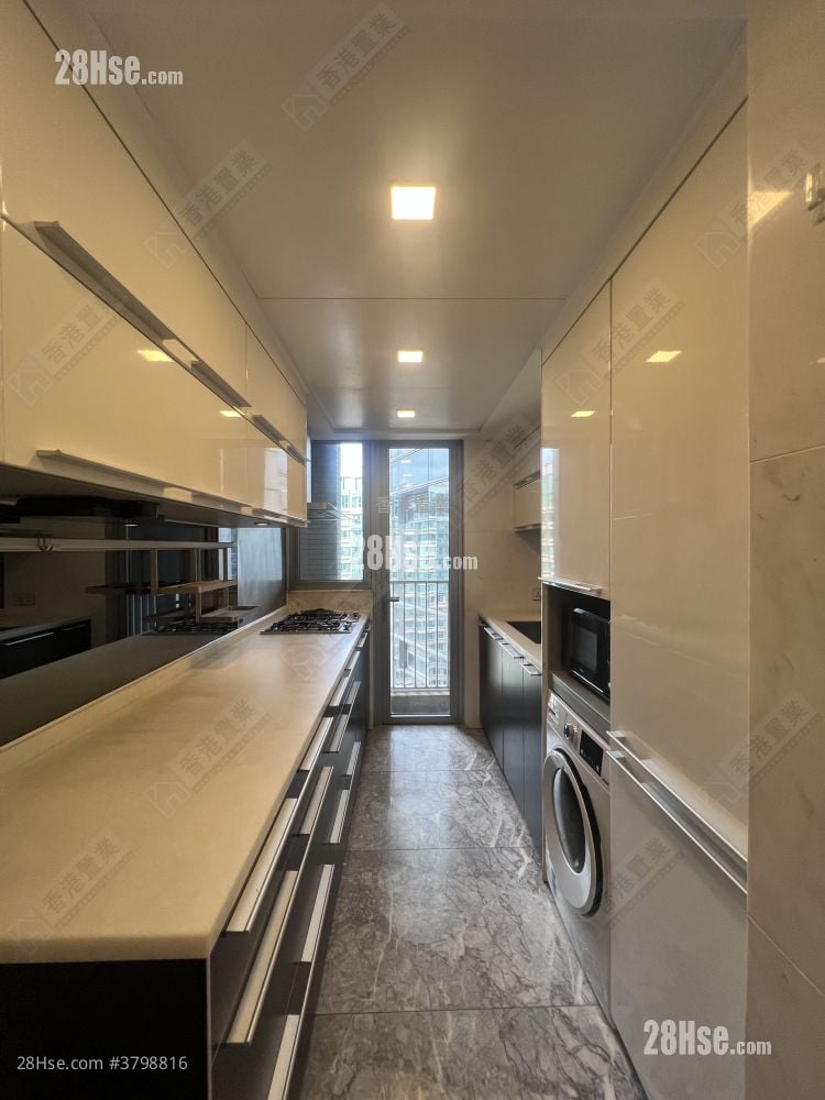 厨房: 珑玺 租盘 3 房 , 3 浴室 913 平方尺