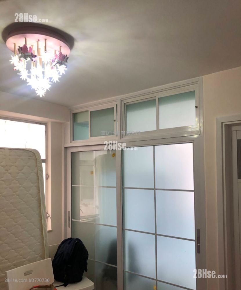 Kin On Building Sell 2 Bedrooms , 1 Bathroom