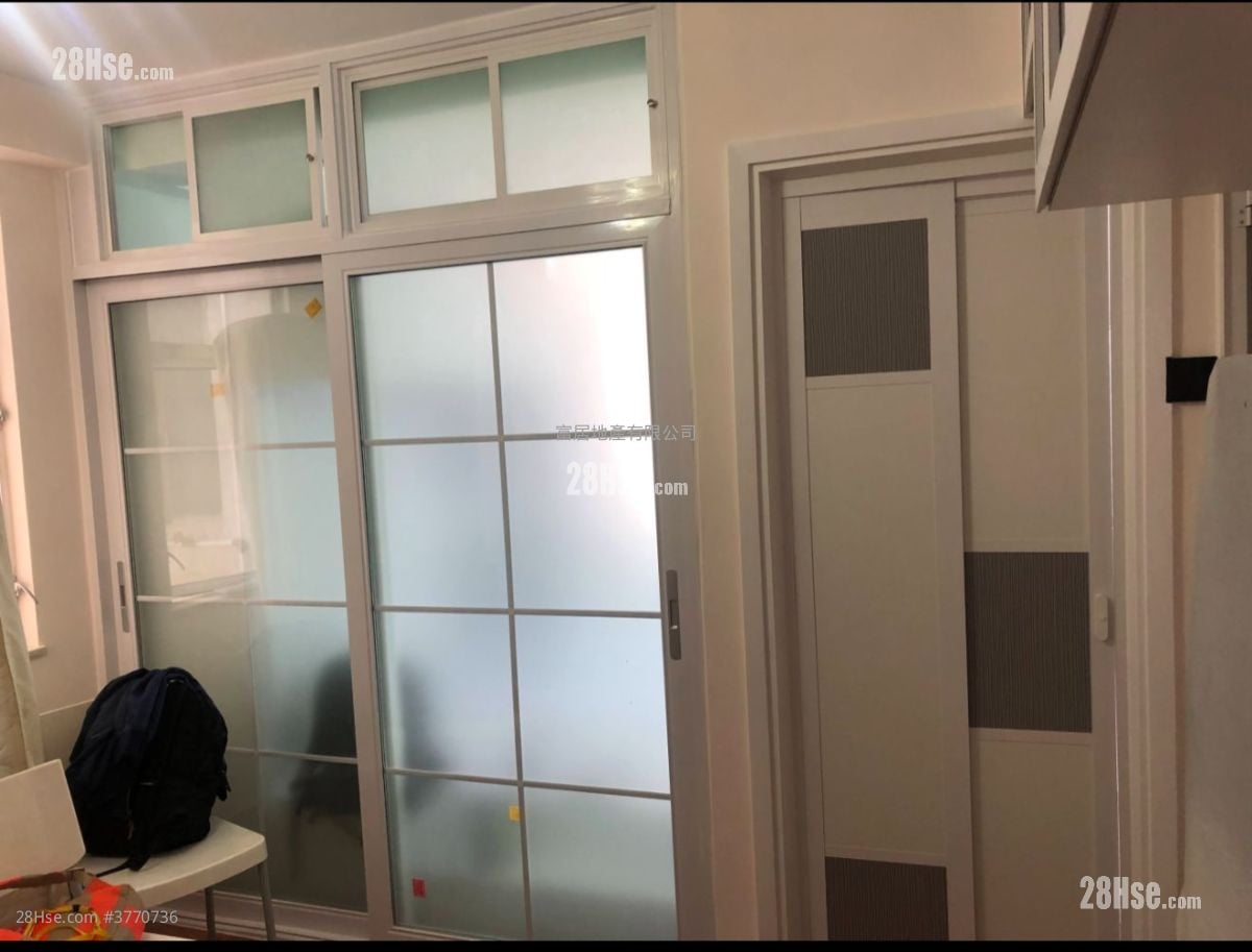 Kin On Building Sell 2 Bedrooms , 1 Bathroom