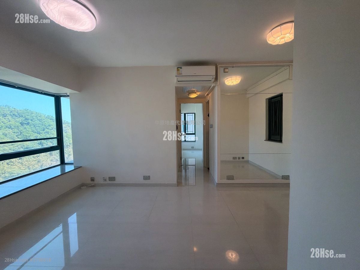 living room: The Metro City Sell 2 Bedrooms 441 ft²