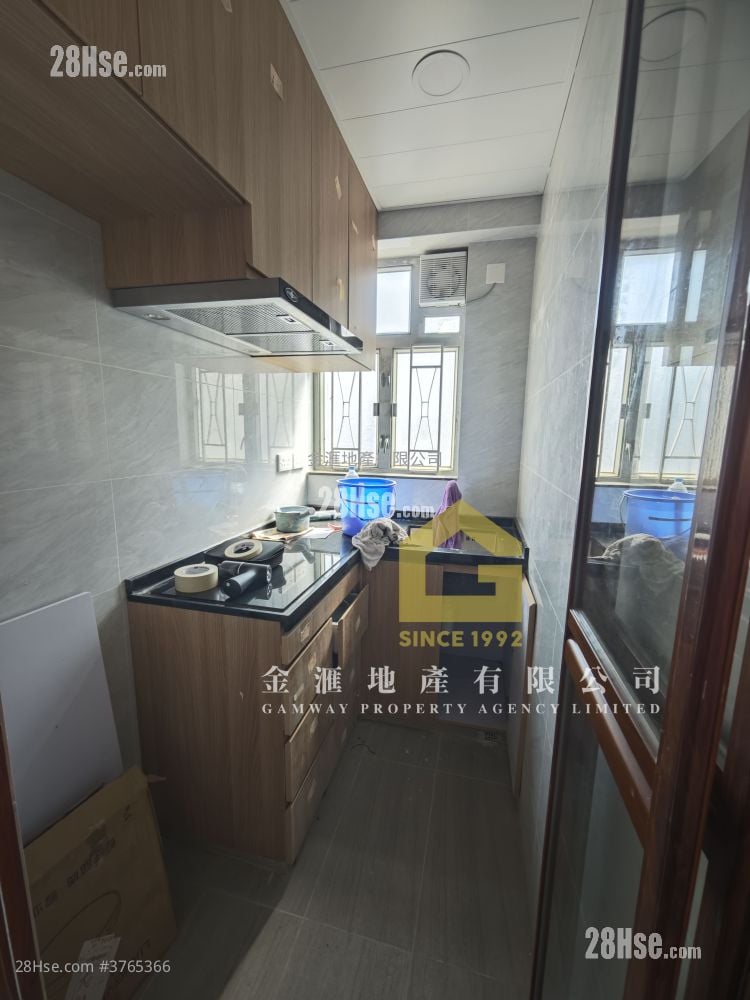 Hong Keung Mansion Sell 3 Bedrooms , 1 Bathroom 506 ft²