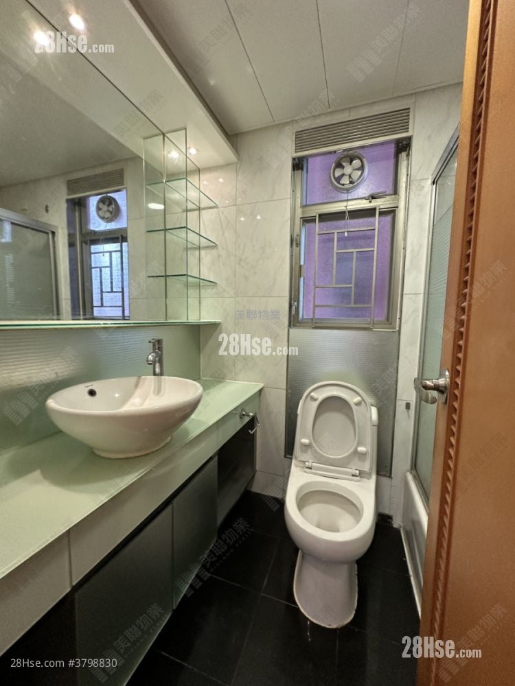 bathroom: Yoho Town Sell 2 Bedrooms , 1 Bathroom 393 ft²